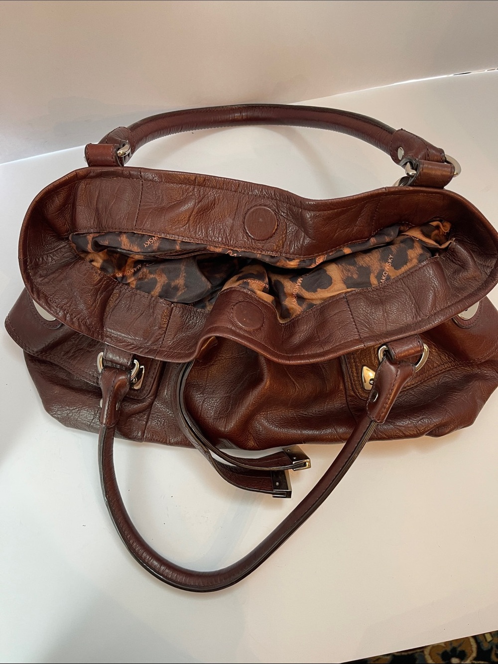 B. MAKOWSKY RICH BROWN LEATHER SHOULDER BAG WITH LEOPARD LINING - Picture 9 of 12